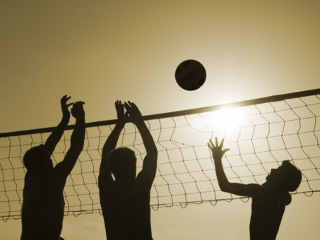 silhouettes-of-men-playing-beach-volleyball
